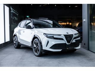 2026 Alfa Romeo Junior Ibrida Series 1 Thumbnail