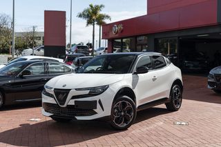 2025 Alfa Romeo Junior Elettrica FWD Series 0 Thumbnail