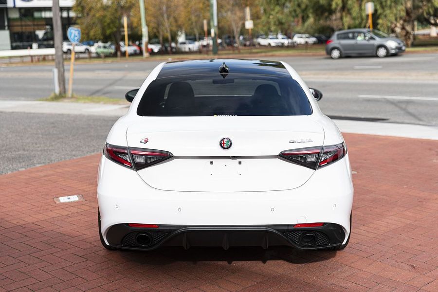 2025 Alfa Romeo Giulia Tributo Italiano Series 5 Photo 6