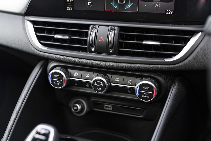 2025 Alfa Romeo Giulia Tributo Italiano Series 5 Photo 25