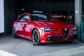 2025 Alfa Romeo Giulia Intensa Series 5 Thumbnail