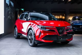 2025 Alfa Romeo Junior Elettrica Series 0 Thumbnail