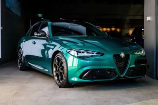 2025 Alfa Romeo Giulia Intensa Series 5 Thumbnail