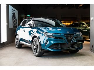 2026 Alfa Romeo Junior Ibrida Series 1 Thumbnail